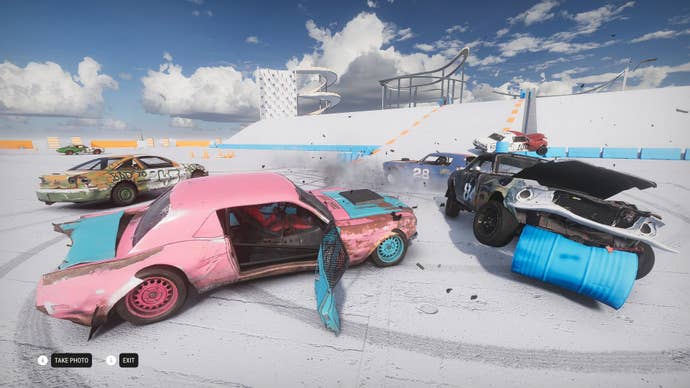 The player crashed into another car, which attacked an oil drum at the same time.