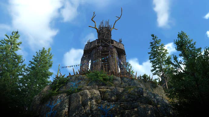 A giant Wickerman mannequin is dim on the trees in the sunny blue sky in Atomfall.