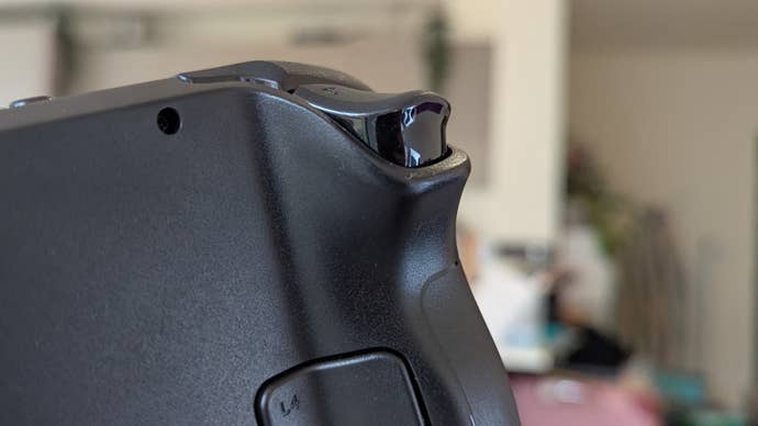 A close -up of the shoulder buttons on a steam floor.